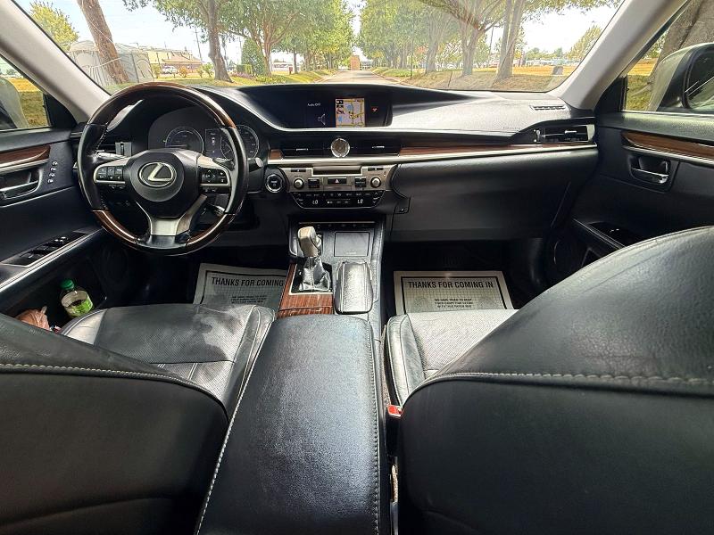69247456 :رقم المزاد ، JTHBW1GG1J2177385         vin ، 2018 Lexus Es مزاد بيع