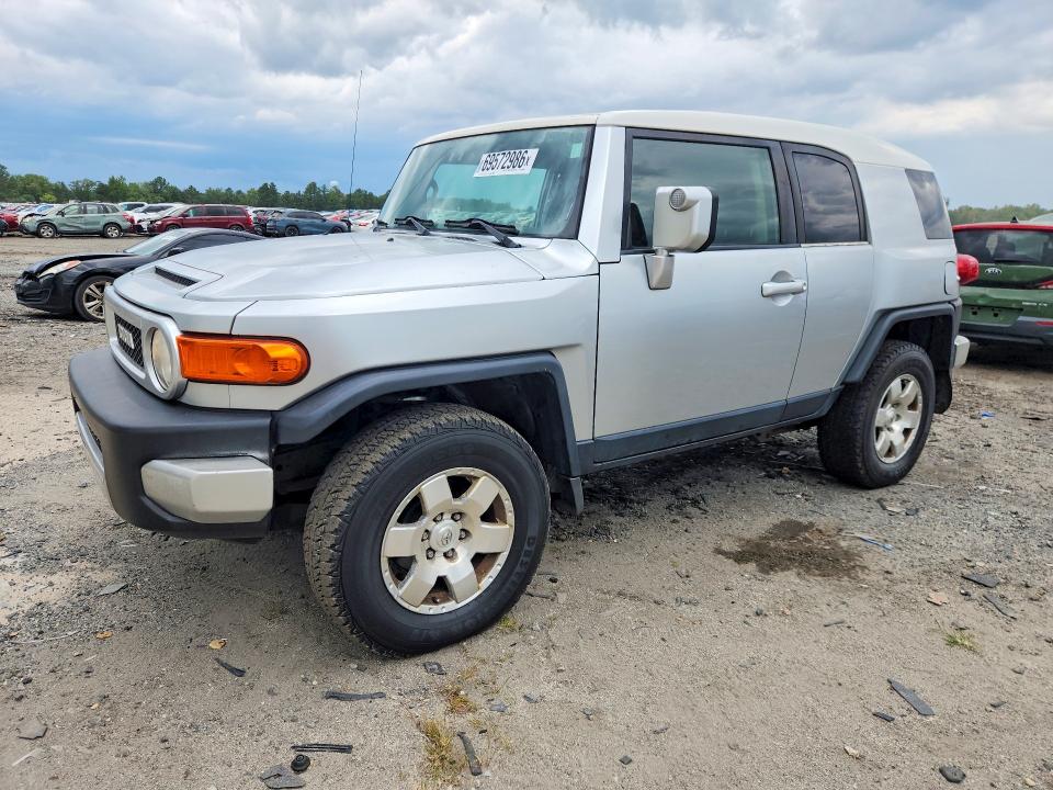 69572986 :رقم المزاد ، JTEBU11F270007043 vin ، 2007 Toyota Fj Cruiser مزاد بيع