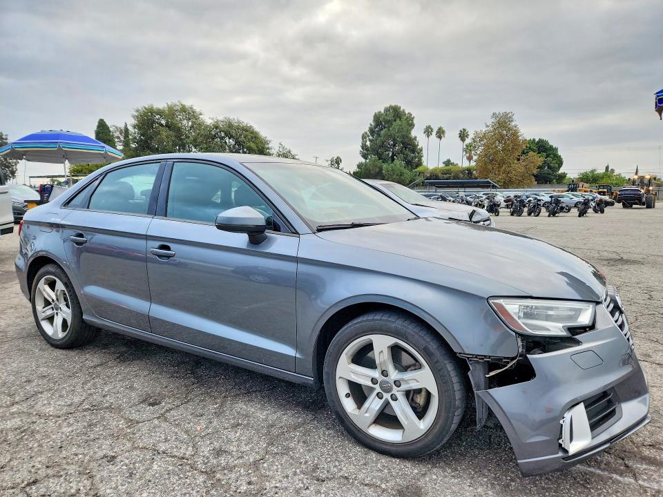 69947646 :رقم المزاد ، WAUAUGFF2J1041512 vin ، 2018 Audi A3 مزاد بيع