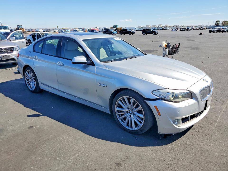 2011 Bmw 550 მანქანა იყიდება აუქციონზე, vin: WBAFR9C55BC599715, აუქციონის ნომერი: 67932216