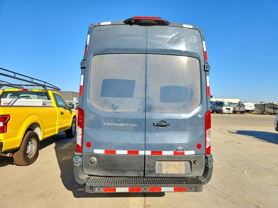 68704346 :رقم المزاد ، 1FTBR3X81LKB09572 vin ، 2020 Ford Transit مزاد بيع