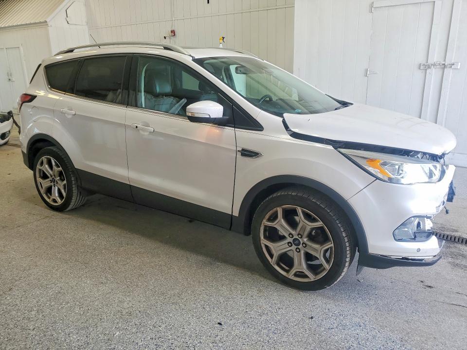 Продажа на аукционе авто 2017 Ford Escape, vin: 1FMCU9J97HUC38155, номер лота: 70880226