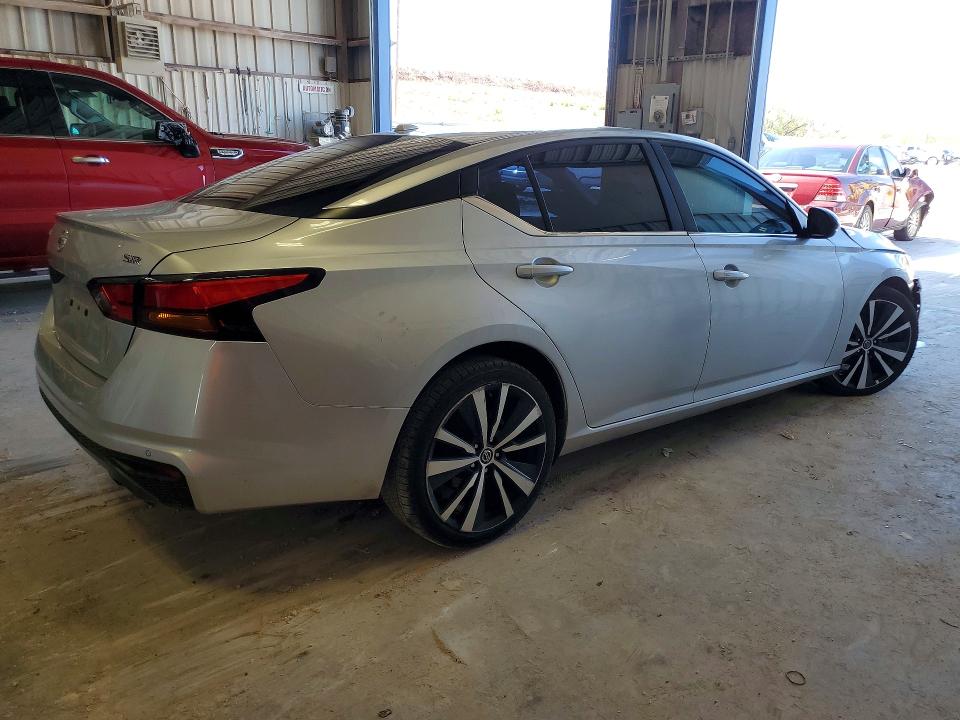 68392106 :رقم المزاد ، 1N4BL4CV3MN335816 vin ، 2021 Nissan Altima مزاد بيع