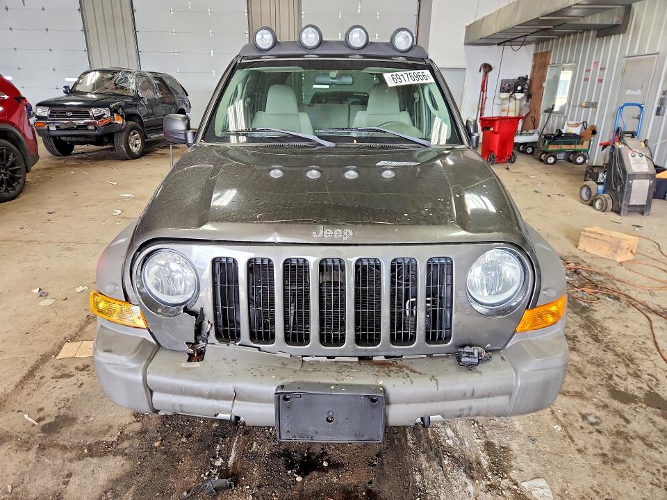 69176966 :رقم المزاد ، 1J4GL38K65W672107 vin ، 2005 Jeep Liberty مزاد بيع