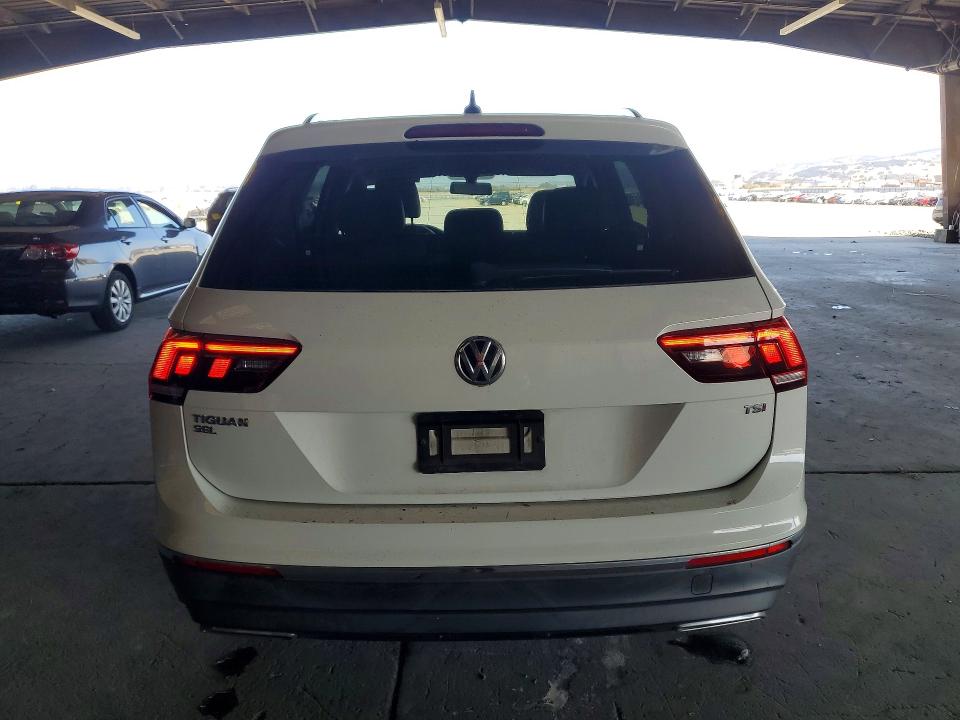 Продажа на аукционе авто 2018 Volkswagen Tiguan, vin: 3VV3B7AX9JM096125, номер лота: 69723436