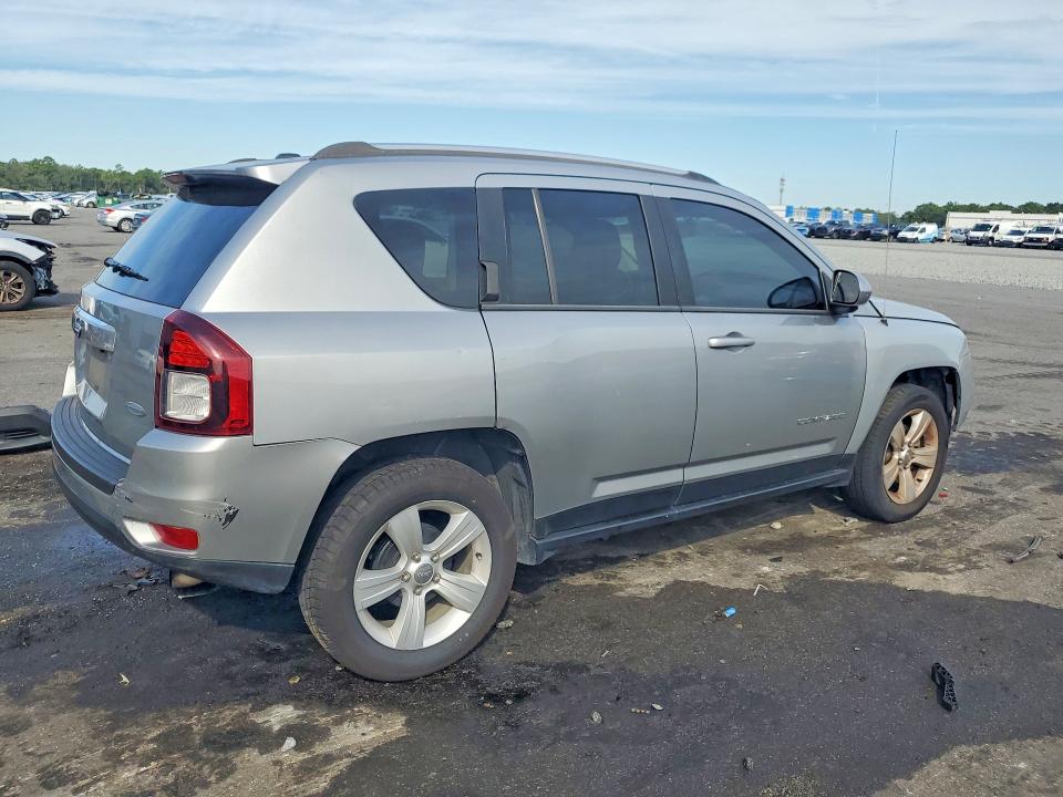 70869006 :رقم المزاد ، 1C4NJCEB8FD139017 vin ، 2015 Jeep Compass مزاد بيع