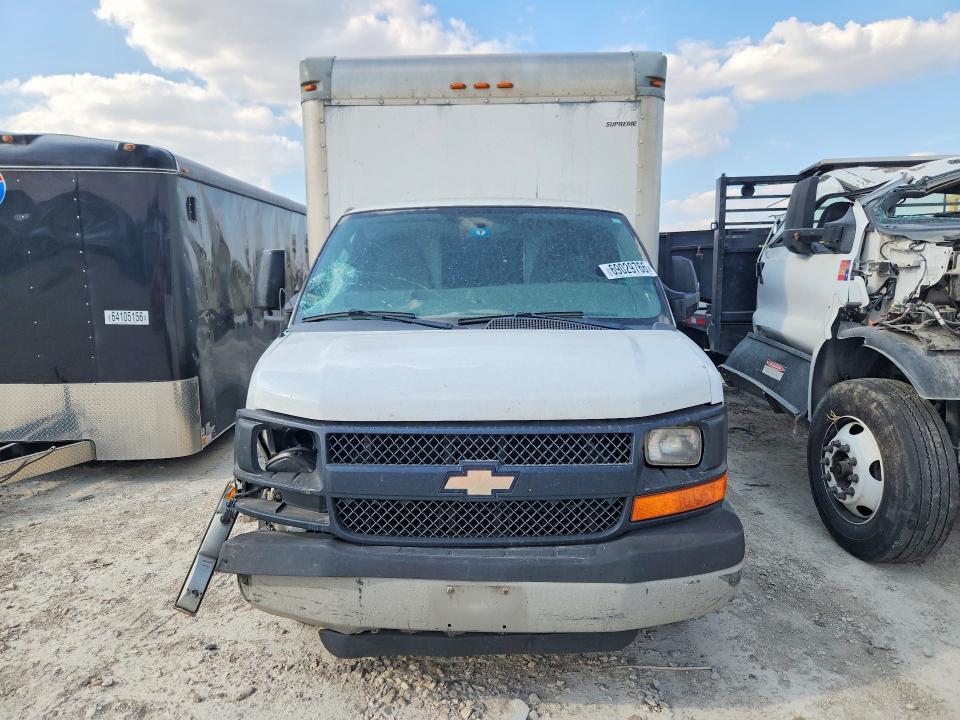 69029766 :رقم المزاد ، 1GB3G3CG8F1130912 vin ، 2015 Chevrolet Express G3500 مزاد بيع