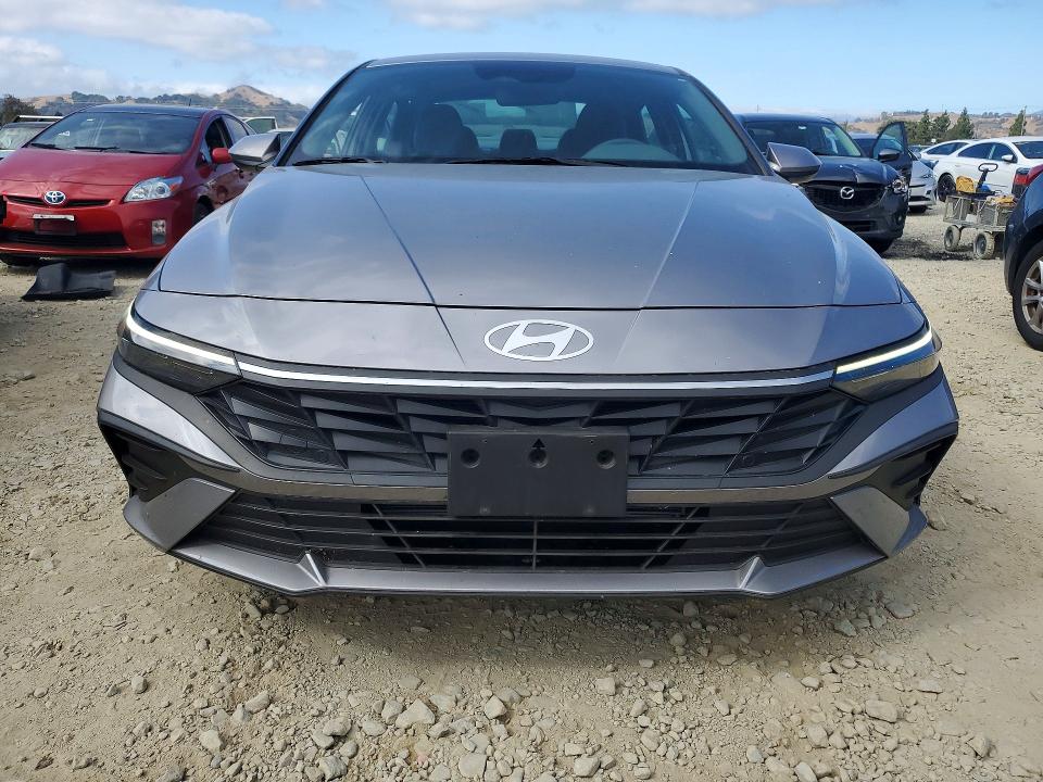 69232846 :رقم المزاد ، KMHLL4DG1SU008800 vin ، 2025 Hyundai Elantra مزاد بيع