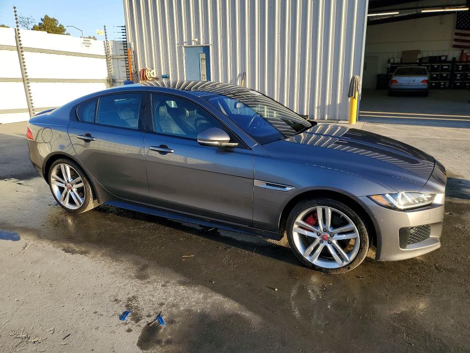 71261056 :رقم المزاد ، SAJAM4FV2JCP16998 vin ، 2018 Jaguar Xe مزاد بيع