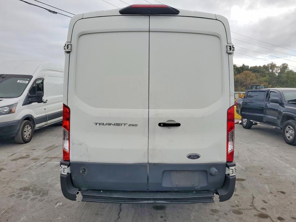 2018 Ford Transit მანქანა იყიდება აუქციონზე, vin: 1FTYR2CMXJKB54515, აუქციონის ნომერი: 69635666