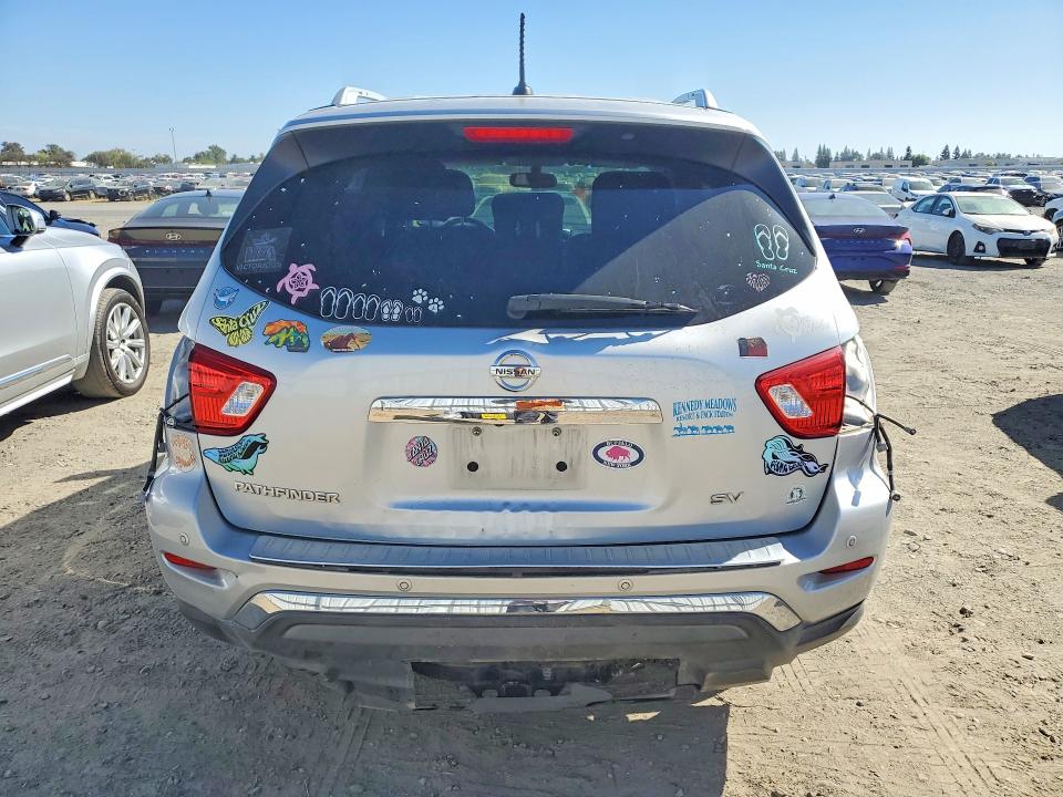 69031036 :رقم المزاد ، 5N1DR2MN0JC608198 vin ، 2018 Nissan Pathfinder مزاد بيع
