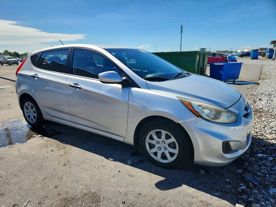 68585576 :رقم المزاد ، KMHCT5AE2DU076535 vin ، 2013 Hyundai Accent مزاد بيع