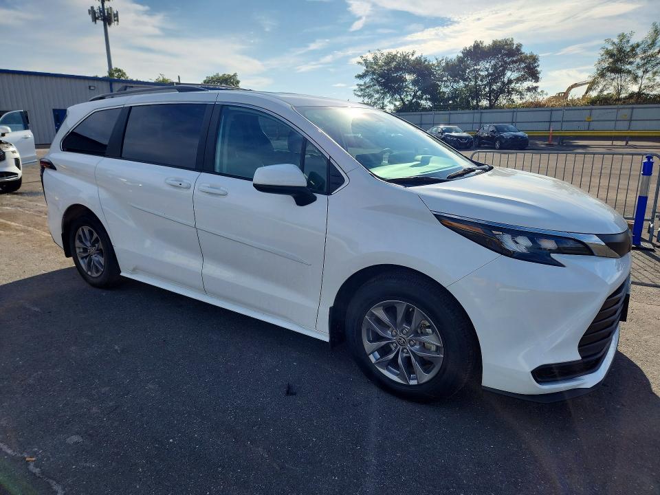 Продажа на аукционе авто 2024 Toyota Sienna, vin: 5TDKSKFCXRS119393, номер лота: 71195606