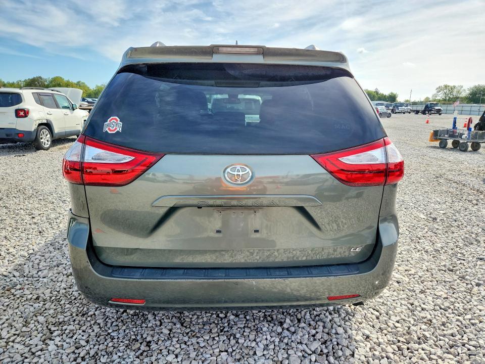 68588606 :رقم المزاد ، 5TDKZ3DC9JS938873 vin ، 2018 Toyota Sienna مزاد بيع