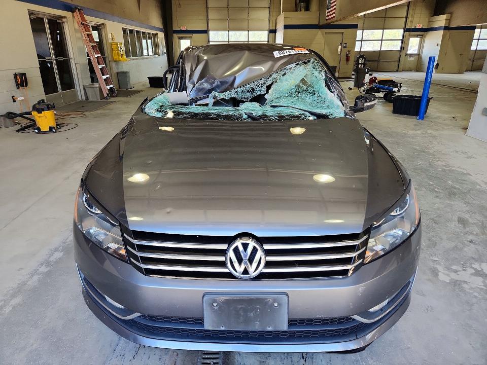 2015 Volkswagen Passat მანქანა იყიდება აუქციონზე, vin: 1VWAS7A35FC119795, აუქციონის ნომერი: 68261086