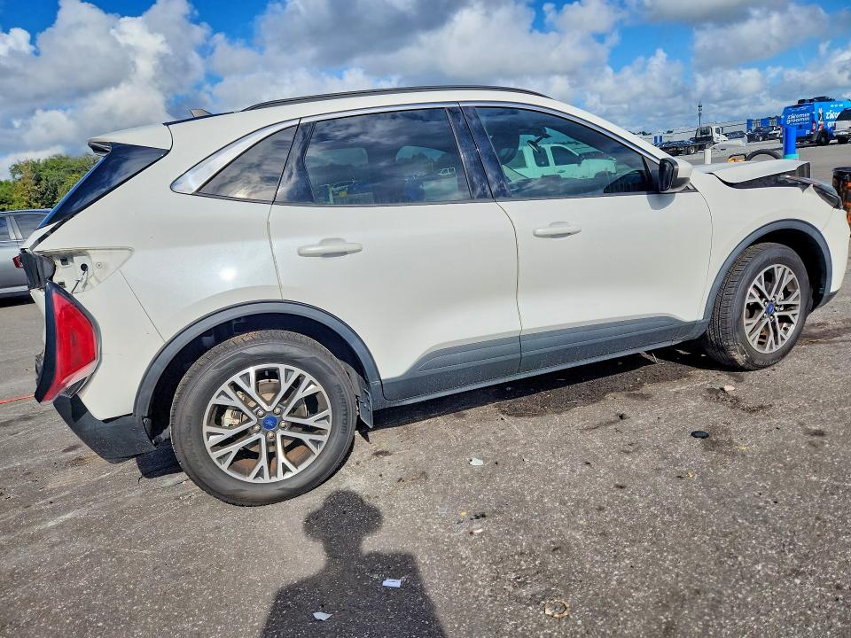 2020 Ford Escape მანქანა იყიდება აუქციონზე, vin: 1FMCU0H67LUC62472, აუქციონის ნომერი: 68195086