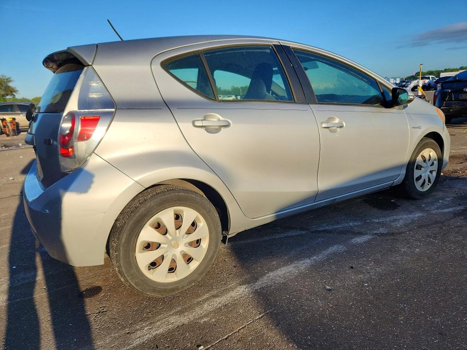 Продажа на аукционе авто 2012 Toyota Prius C, vin: JTDKDTB33C1010784, номер лота: 69842046