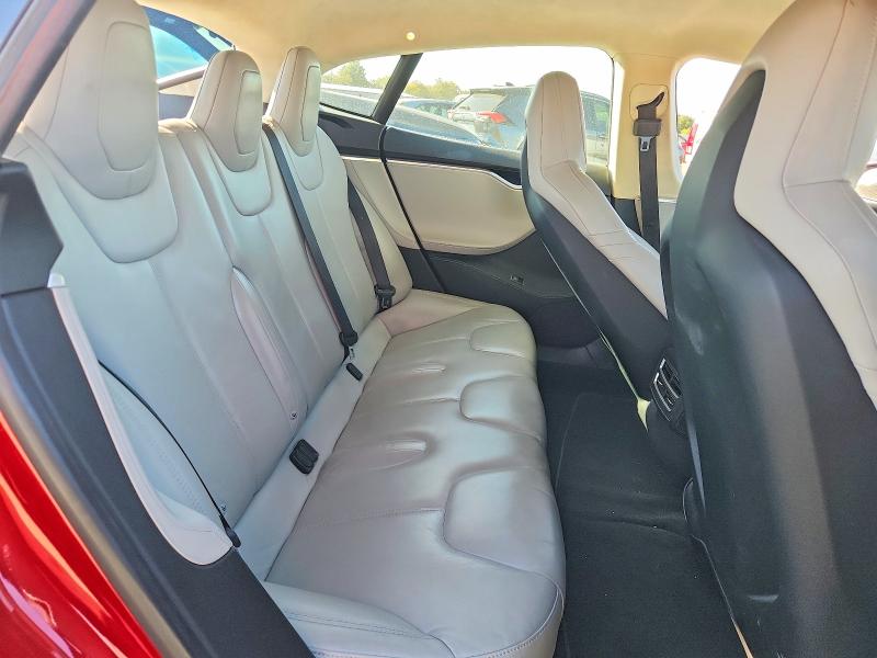 69068866 :رقم المزاد ، 5YJSA1E20FF116086 vin ، 2015 Tesla Model S مزاد بيع