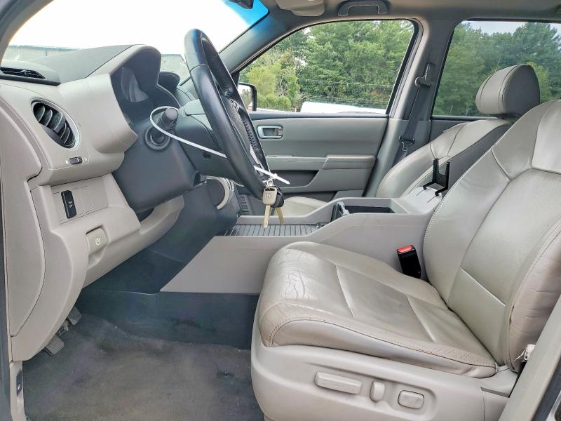69703936 :رقم المزاد ، 5FNYF4H69BB026215 vin ، 2011 Honda Pilot مزاد بيع