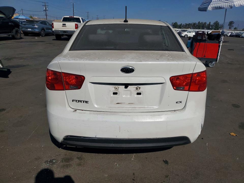 2013 Kia Forte მანქანა იყიდება აუქციონზე, vin: KNAFU4A25D5694860, აუქციონის ნომერი: 67695216