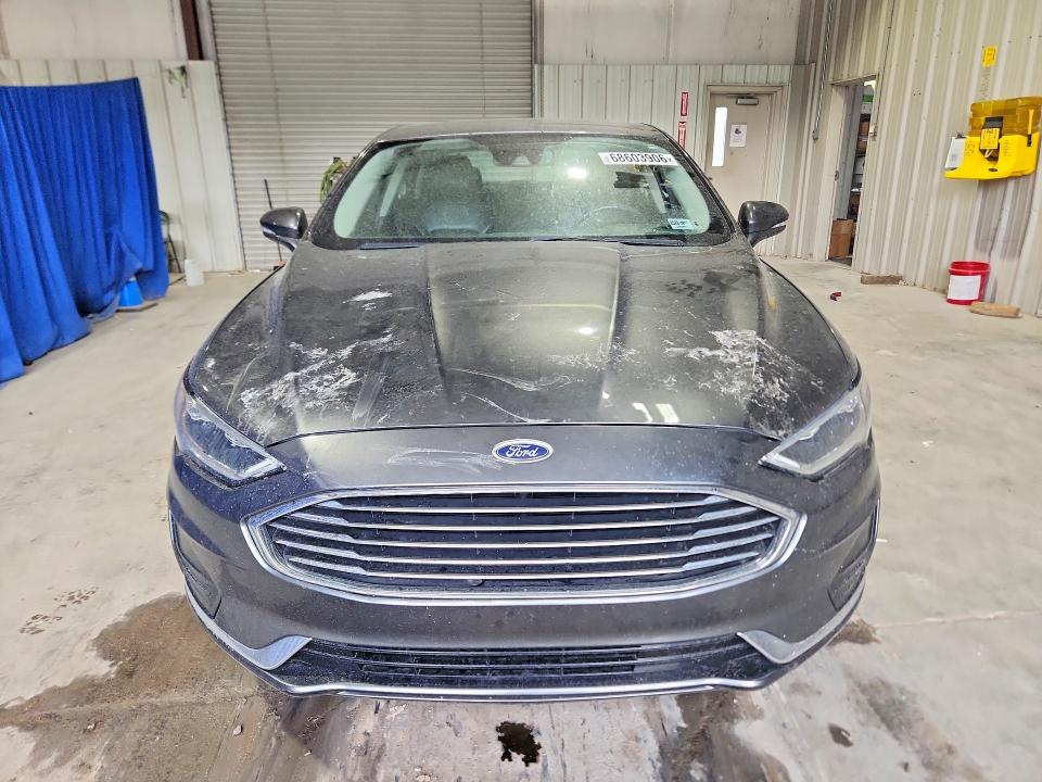 68603906 :رقم المزاد ، 3FA6P0CD7KR139393 vin ، 2019 Ford Fusion مزاد بيع