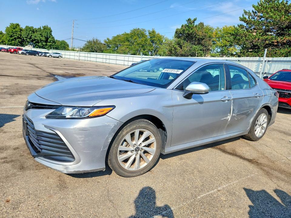 Продаж на аукціоні авто 2022 Toyota Camry, vin: 4T1C11AK5NU069942, номер лоту: 69220176