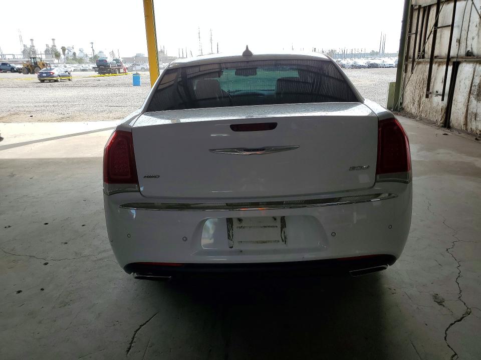 70283076 :رقم المزاد ، 2C3CCAKG9JH268552 vin ، 2018 Chrysler 300 مزاد بيع