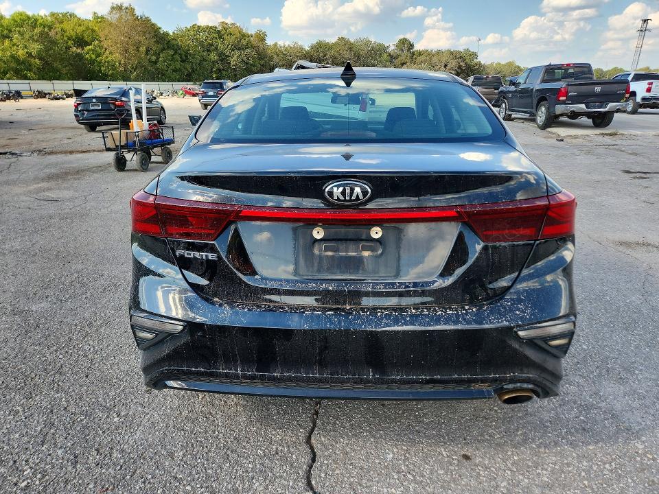 2021 Kia Forte მანქანა იყიდება აუქციონზე, vin: 3KPF24AD7ME360179, აუქციონის ნომერი: 69153106