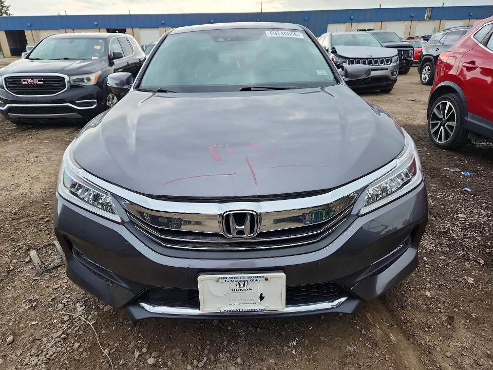 2017 Honda Accord მანქანა იყიდება აუქციონზე, vin: 1HGCR3F90HA038992, აუქციონის ნომერი: 69740666