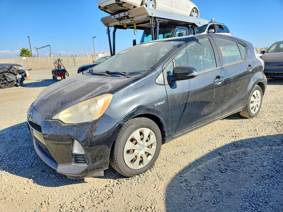 70734126 :رقم المزاد ، JTDKDTB30D1528479 vin ، 2013 Toyota Prius C مزاد بيع