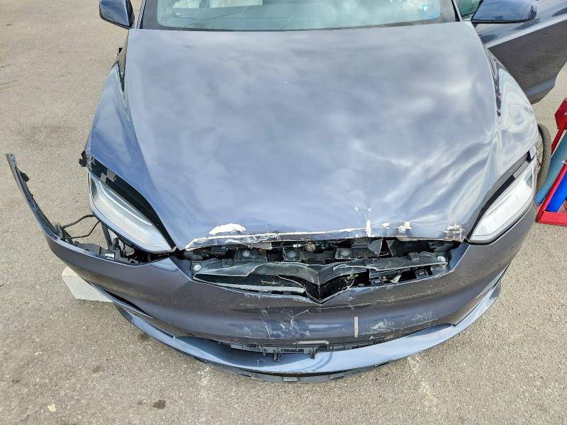 69857386 :رقم المزاد ، 7SAXCBE5XNF363925 vin ، 2022 Tesla Model X مزاد بيع