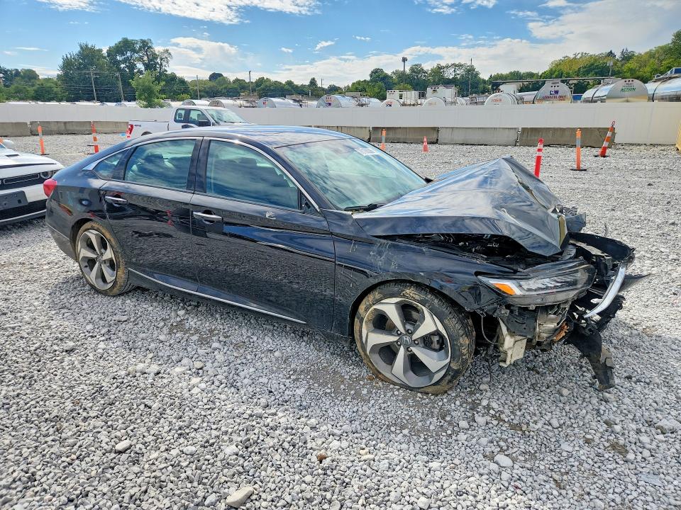2018 Honda Accord მანქანა იყიდება აუქციონზე, vin: 1HGCV1F94JA010604, აუქციონის ნომერი: 70166336