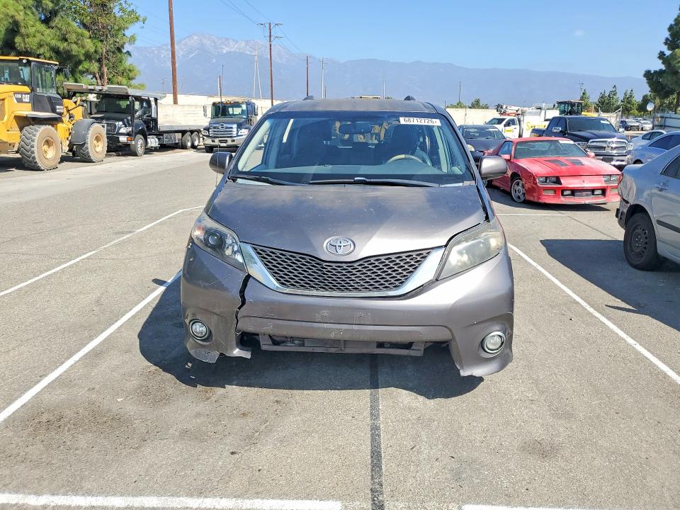 68712726 :رقم المزاد ، 5TDXK3DC4ES412280 vin ، 2014 Toyota Sienna مزاد بيع