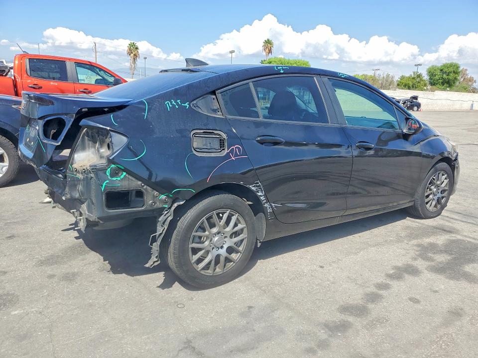 70310906 :رقم المزاد ، 1G1BC5SM1J7207981 vin ، 2018 Chevrolet Cruze مزاد بيع