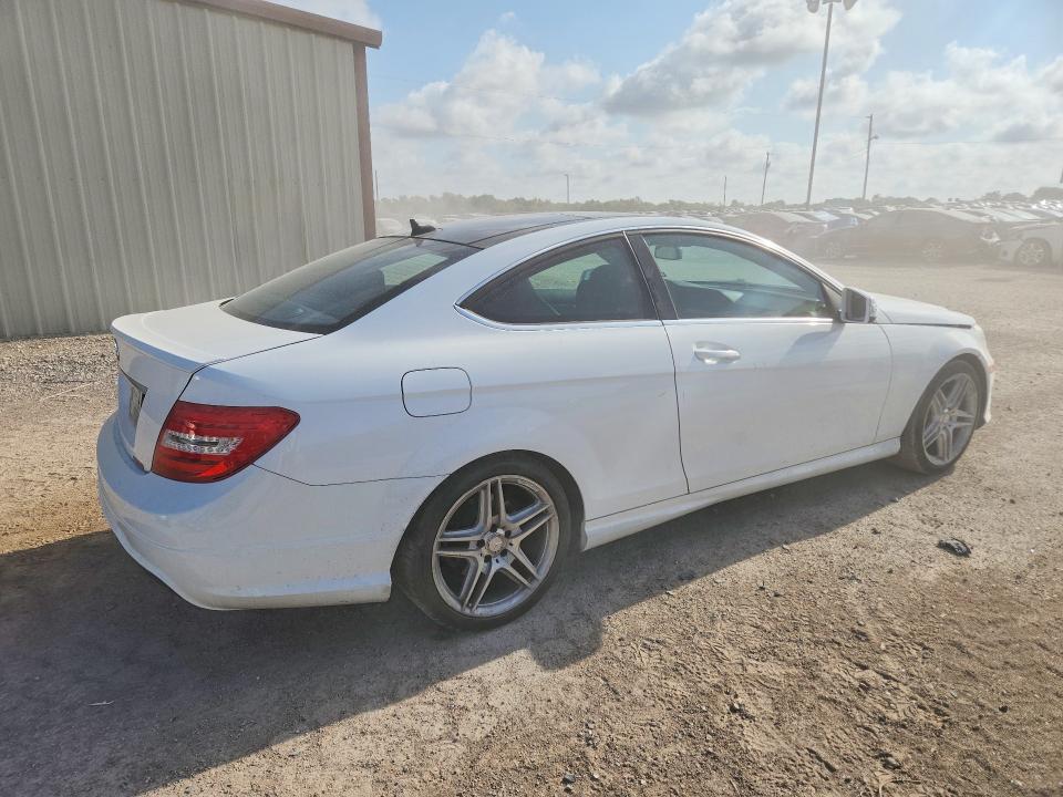 2015 Mercedes-benz C მანქანა იყიდება აუქციონზე, vin: WDDGJ4HB0FG371724, აუქციონის ნომერი: 67203336