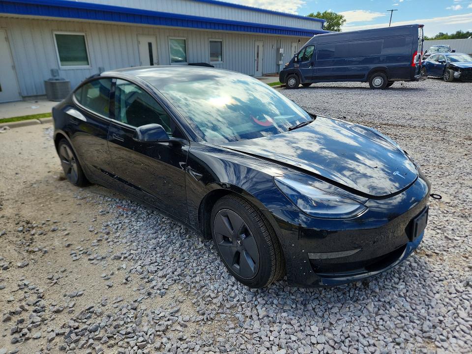 2022 Tesla Model 3 მანქანა იყიდება აუქციონზე, vin: 5YJ3E1EA6NF372019, აუქციონის ნომერი: 69907636