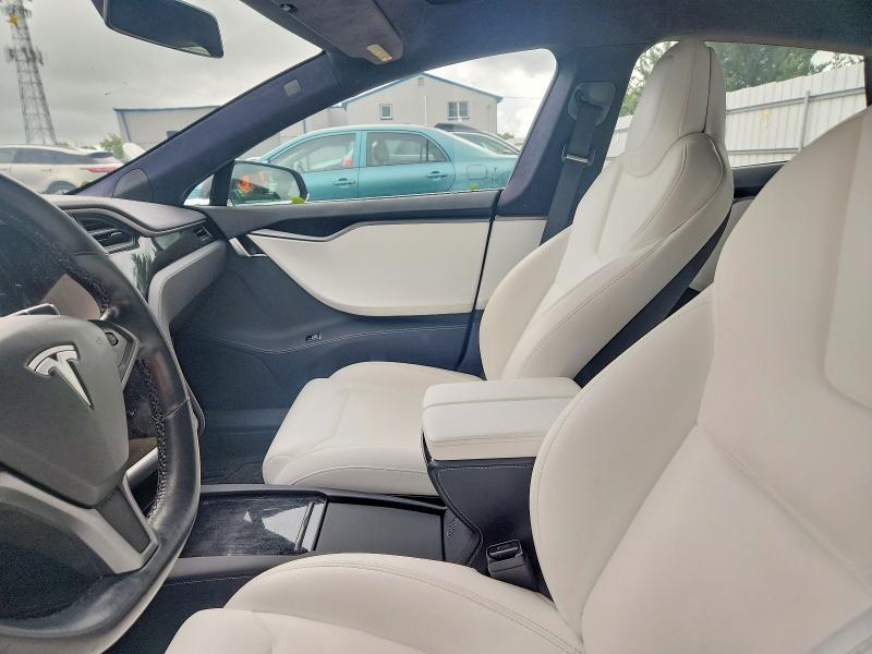 70657946 :رقم المزاد ، 5YJSA1E28LF359785 vin ، 2020 Tesla Model S مزاد بيع