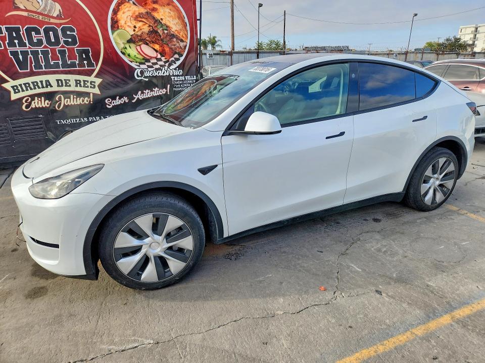 Auction sale of the 2024 Tesla Model Y, vin: 7SAYGDED2RF035707, lot number: 70378016