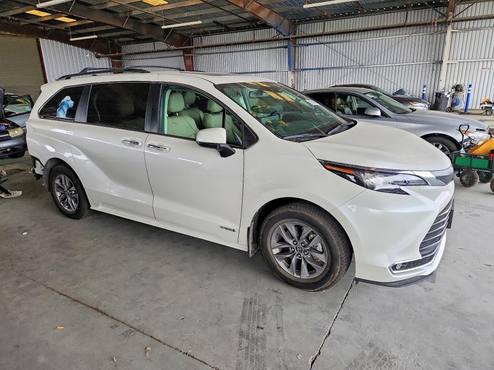 2021 Toyota Sienna მანქანა იყიდება აუქციონზე, vin: 5TDJSKFC6MS017271, აუქციონის ნომერი: 69044386