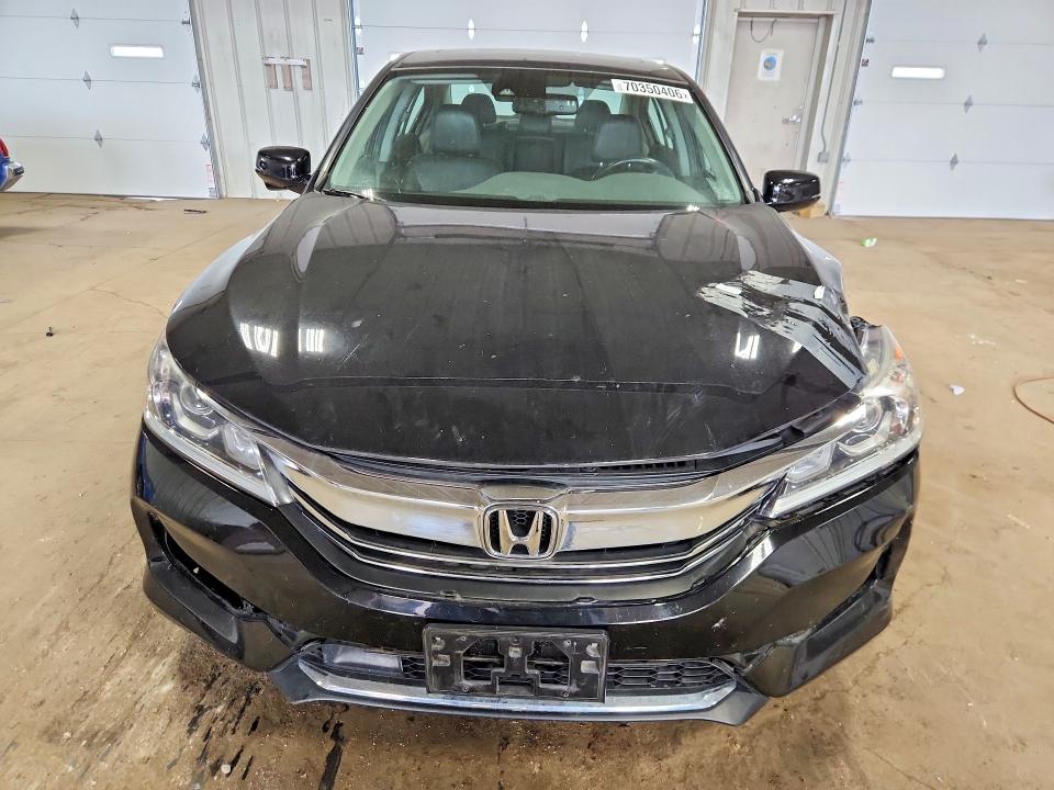 2017 Honda Accord მანქანა იყიდება აუქციონზე, vin: 1HGCR2F98HA135108, აუქციონის ნომერი: 70350406