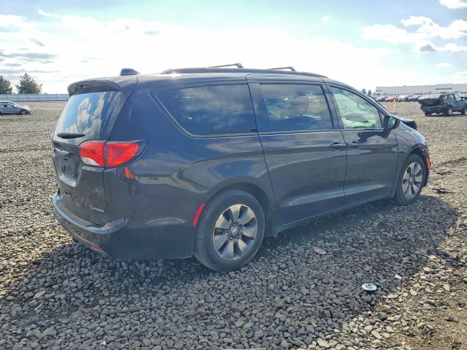 Продажа на аукционе авто 2018 Chrysler Pacifica, vin: 2C4RC1L72JR359323, номер лота: 68032266