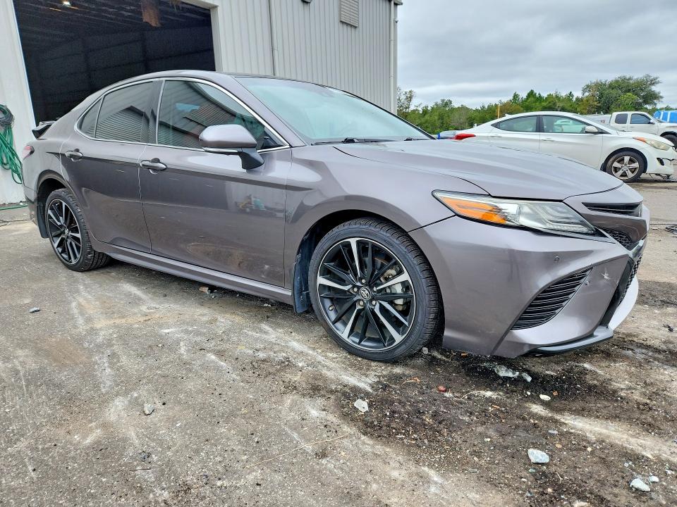 70339746 :رقم المزاد ، 4T1B61HK7KU735407 vin ، 2019 Toyota Camry مزاد بيع