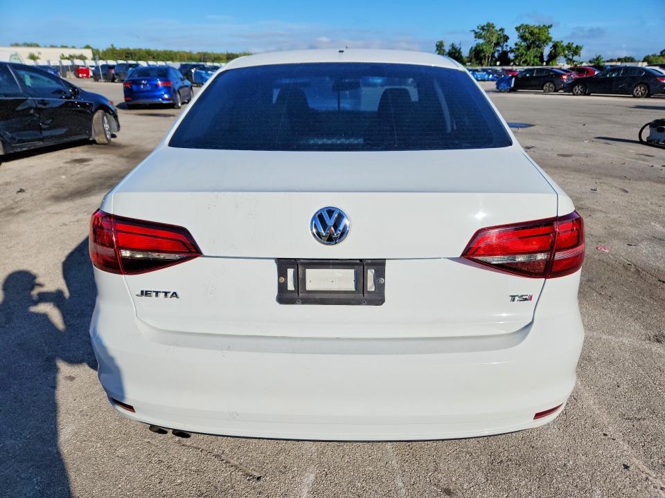 69390486 :رقم المزاد ، 3VW2B7AJ2JM261242 vin ، 2018 Volkswagen Jetta مزاد بيع