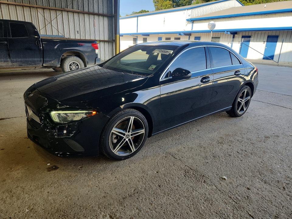 69359806 :رقم المزاد ، W1K3G4EB2LJ234140 vin ، 2020 Mercedes-benz A مزاد بيع