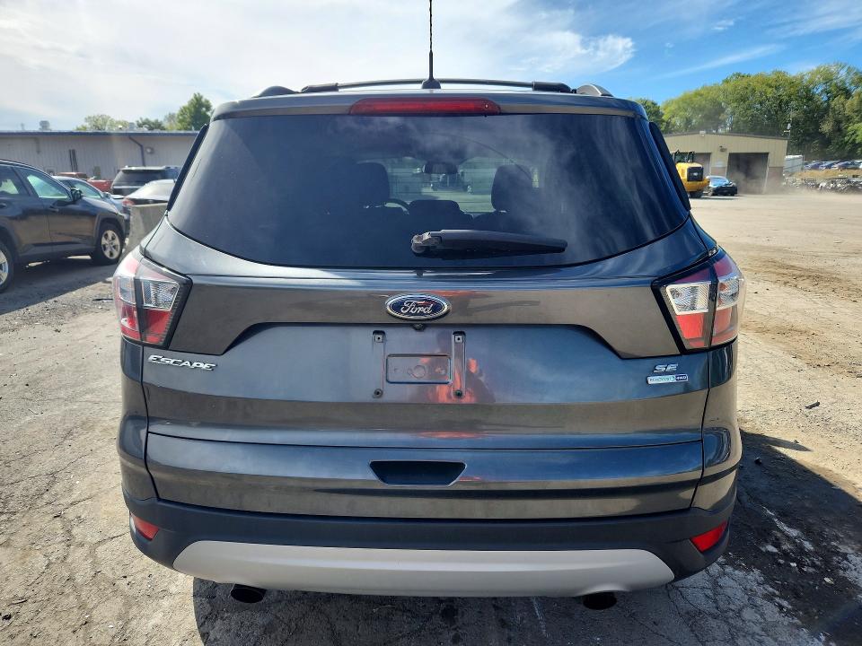 70190756 :رقم المزاد ، 1FMCU9GD0JUD53438 vin ، 2018 Ford Escape مزاد بيع