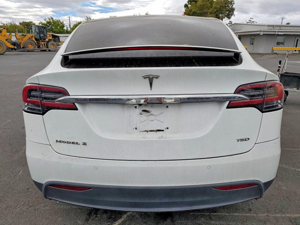 Продажа на аукционе авто 2018 Tesla Model X, vin: 5YJXCAE20JF104660, номер лота: 67744316