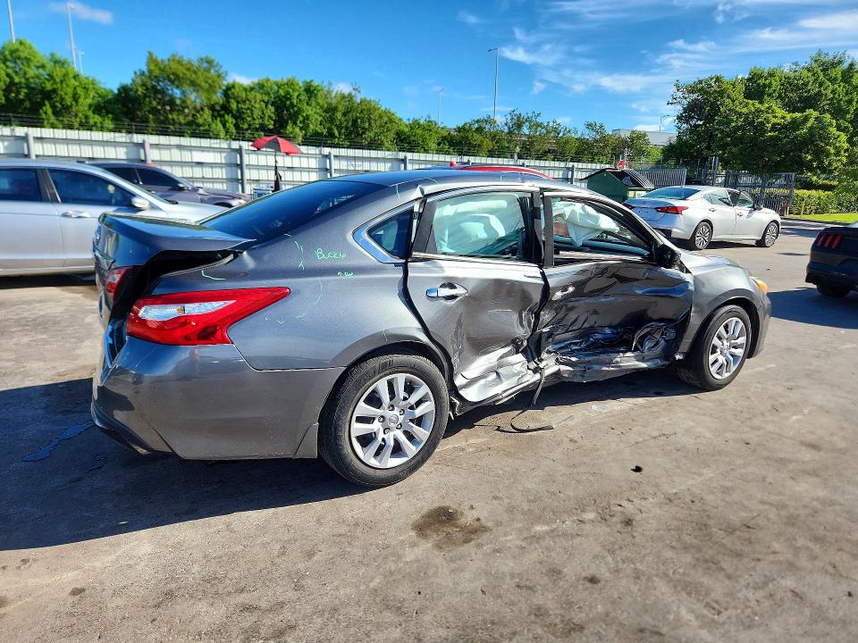 70137236 :رقم المزاد ، 1N4AL3AP1HC148098 vin ، 2017 Nissan Altima مزاد بيع