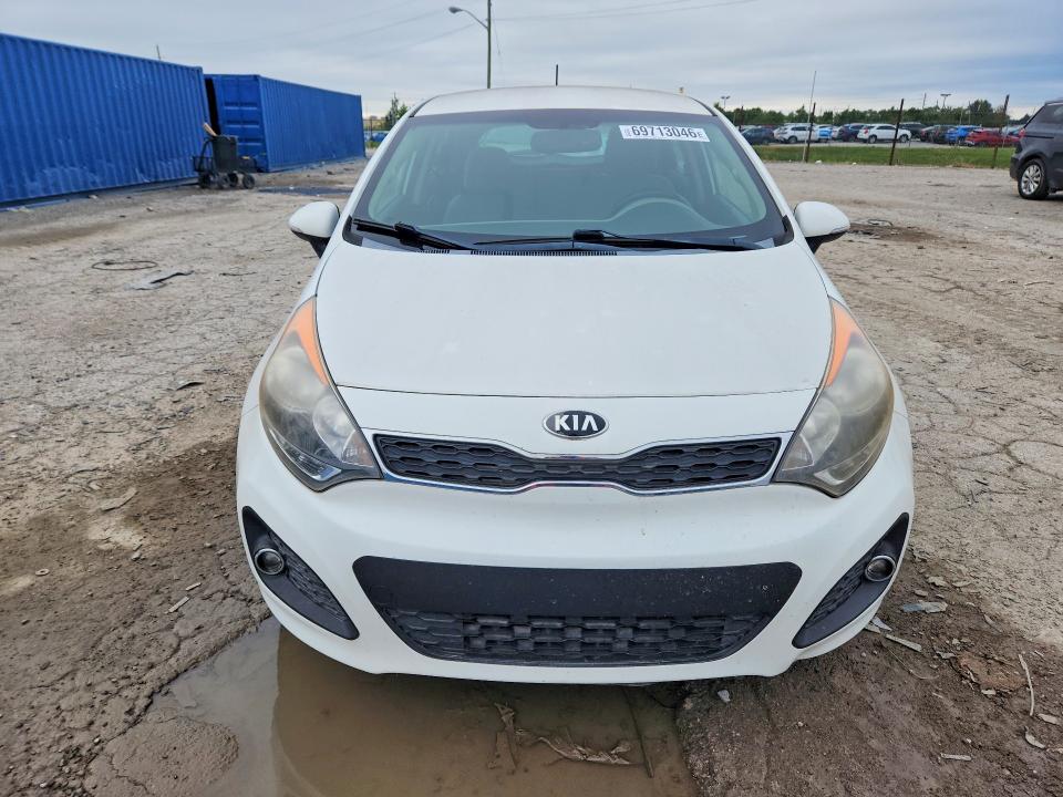 69713046 :رقم المزاد ، KNADN5A36F6435505 vin ، 2015 Kia Rio 5-door مزاد بيع