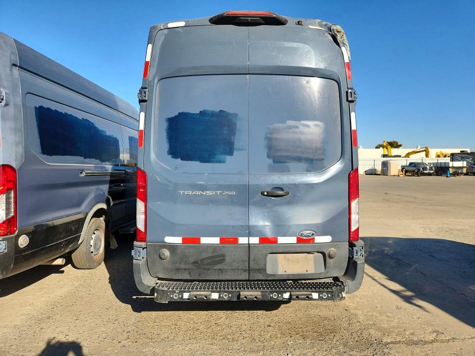 69054916 :رقم المزاد ، 1FTBR3X86LKA72602 vin ، 2020 Ford Transit 250 مزاد بيع