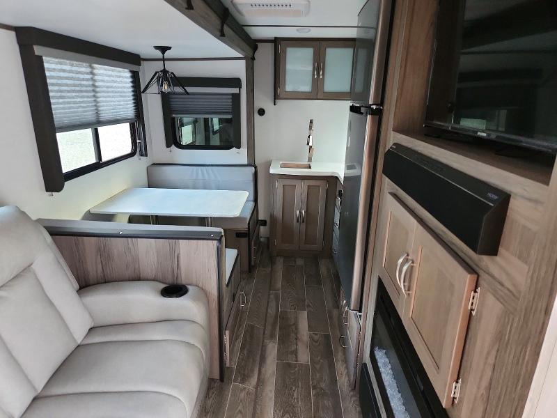 69147876 :رقم المزاد ، 1NL1G3123S7068797 vin ، 2025 Gulf Stream Coach مزاد بيع